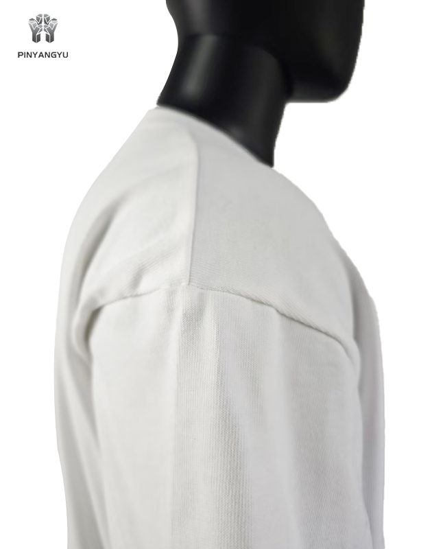 Tilpasset DTG-trykk og broderidesign i oversize-stil