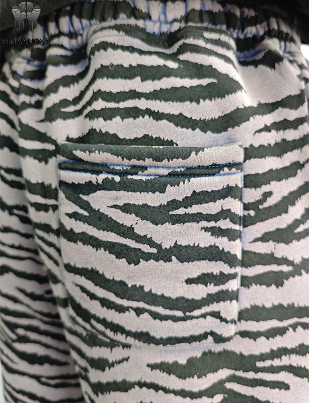 fullskjermtrykk og broderilappbukse