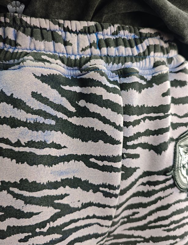 fullskjermtrykk og broderilappbukse