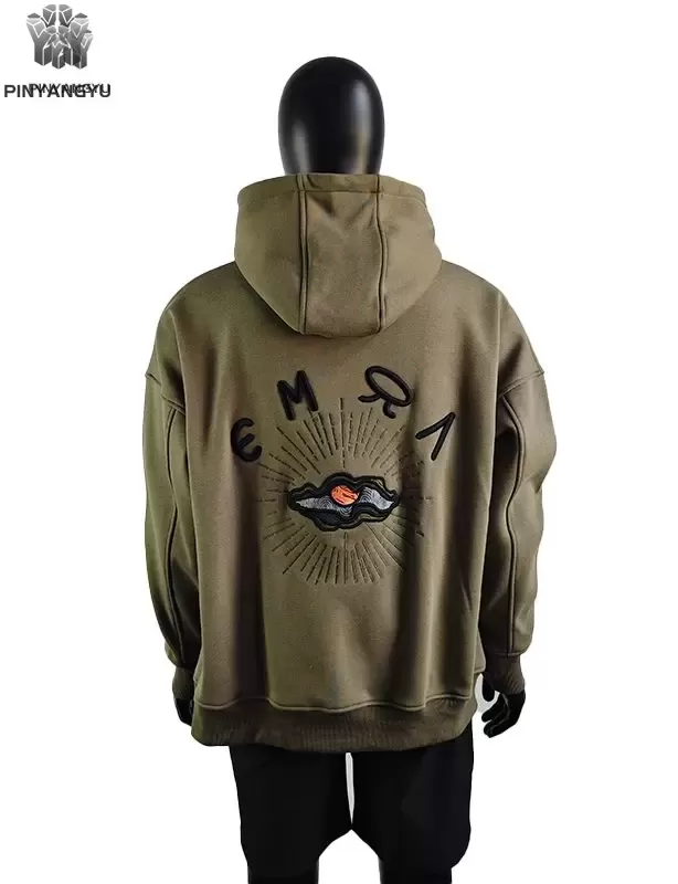 Hettegenser med flatt broderi Hettegenser med flatt broderi