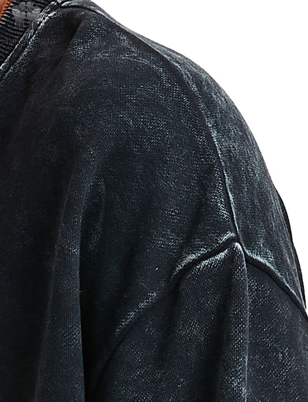 T-skjorte med slitt vask og lappeteppedesign